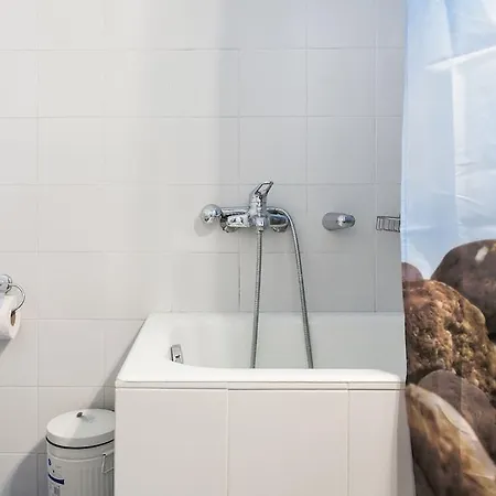 Charming Acropolis Metro Station Apartment, Clean And Cozy Apartmán *